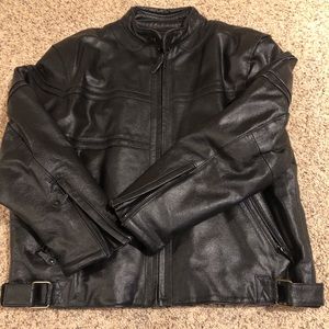 🔥💧Black Leather Motorcycle Jacket in great condition! Size XL💧🔥
